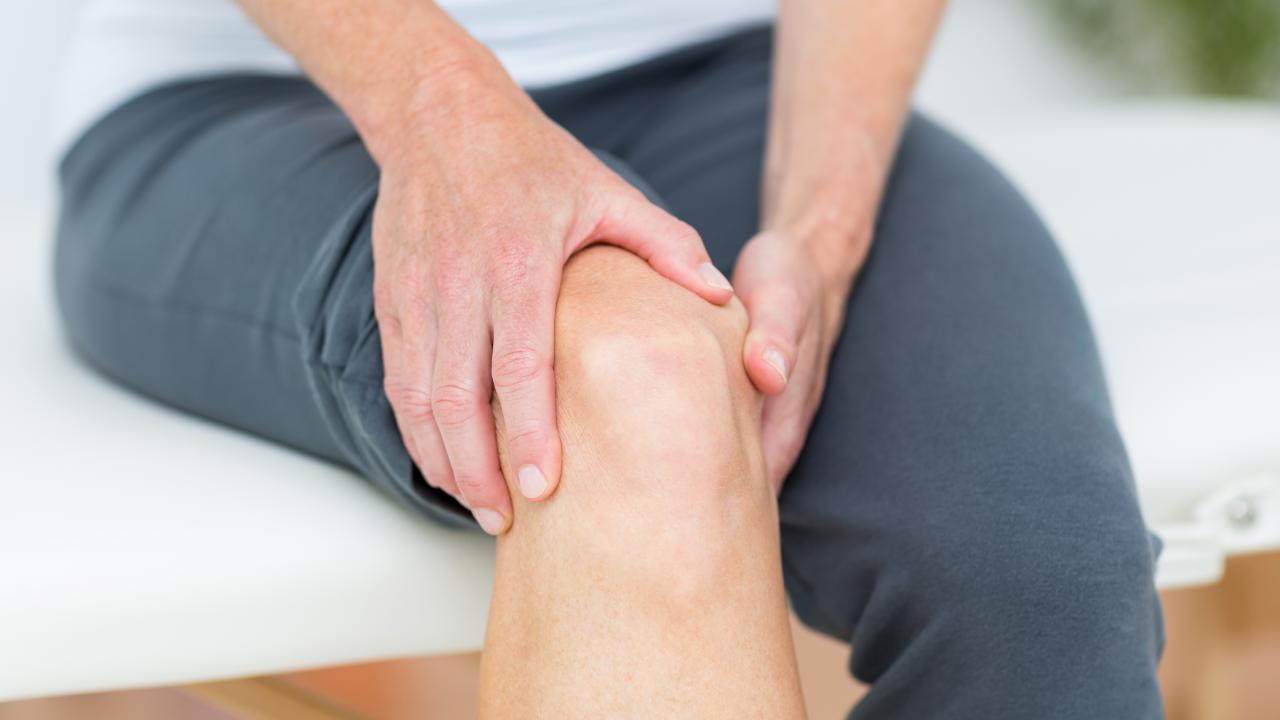 Knee Pain: Symptoms, Causes, and How to Manage It