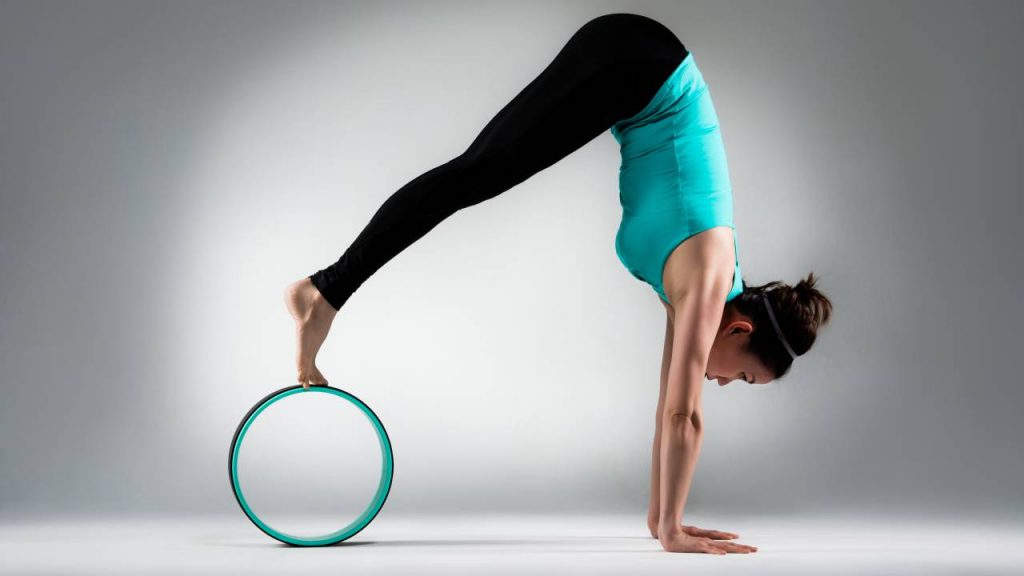 How to use yoga wheel